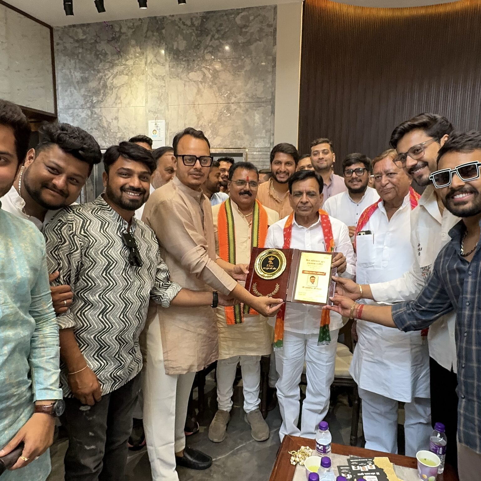 जैन सोश्यल ग्रुप एलीट के नवीन पदाधिकारी एवं कार्यकारिणी का पदग्रहण समारोह प्रदेश के उपमुख्यमंत्री जगदीश देवड़ा के मुख्य आतिथ्य में संपन्न हुआ।