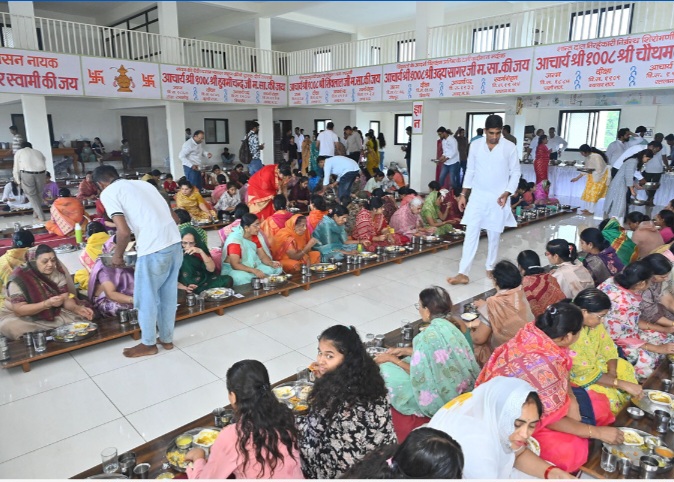 रतलाम:एकासना तप का हुआ आयोजन, श्री साधुमार्गी जैन संघ रतलाम ने कराए रसना विजय एकासना