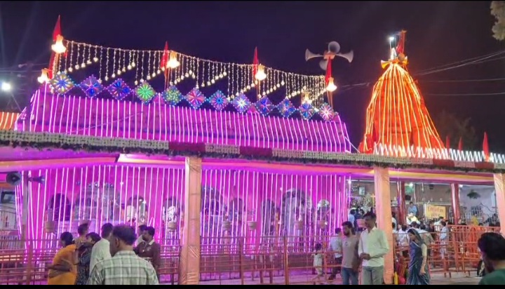 रतलाम: घट स्थापना के साथ ही शुरू हुई मां की आराधना ,शहर के प्रसिद्ध मां कालिका माता मंदिर में उमड़ा आस्था का सैलाब,बड़ी संख्या में पहुंचे श्रद्धालु