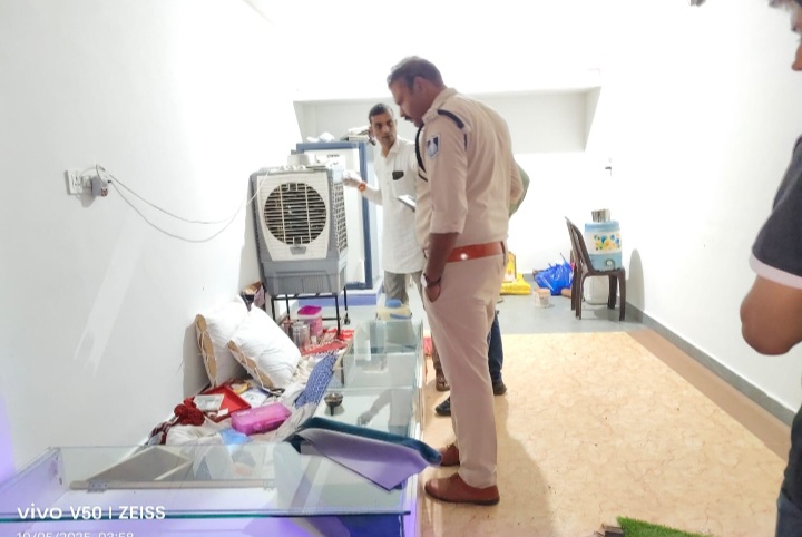 रतलाम: रावटी में अब चोरी की वारदात, ज्वेलरी दुकान सहित दो स्थानों पर बदमाशों ने किया हाथ साफ,घर में लगाई सेंध