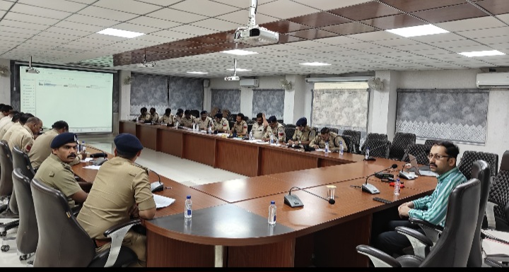 रतलाम: डीआईजी निमिष अग्रवाल के निर्देशन में अपराधों के अनुसंधान में गुणवत्ता सुधार के लिए रतलाम रेंज में दिया गया पुलिस अधिकारियों को प्रशिक्षण…. सावधानी और बारिकियों के बारे में बताया