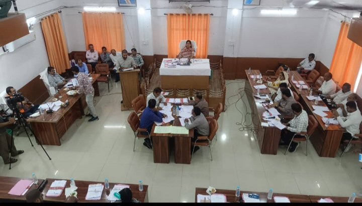 रतलाम: नगर निगम सम्मेलन- एजेंडें को लेकर कांग्रेस पार्षदों ने जताया विरोध,शहर विकास के मुद्दे शामिल नहीं करने का लगाया आरोप… जानिए महापौर की कौनसी टिप्पणी से नाराज हुई कांग्रेस पार्षद