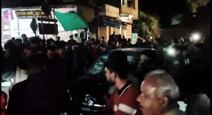 रतलाम: डोडाचूरा तस्करों का पीछा कर रही थी नारकोटिक्स टीम, कार ने खाई पलटी… हवाई फायर कर भाग निकले आरोपी, कार से मिला 40 किलो डोडाचूरा…