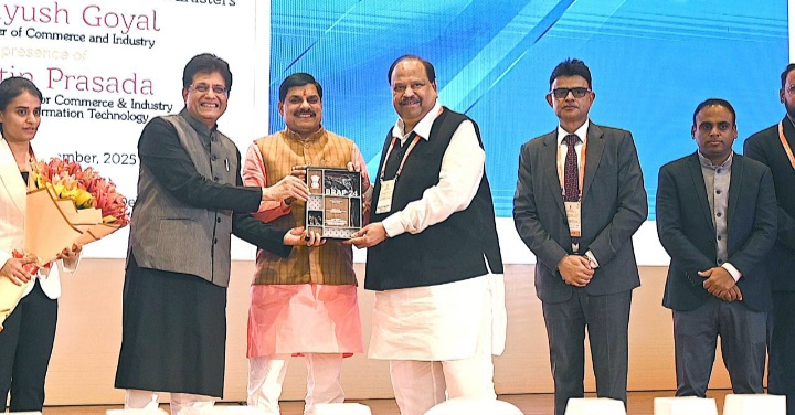 रतलाम: मध्यप्रदेश चार बिजनेस सेंट्रिक रिफॉर्म क्षेत्रों में टॉप एचीवर्स स्टेट के रूप में हुआ सम्मानितमुख्यमंत्री डॉ. मोहन यादव को केंद्रीय मंत्री पीयूष गोयल ने दिया पुरस्कार, एमएसएमई मंत्री चेतन्य काश्यप भी रहे साथ