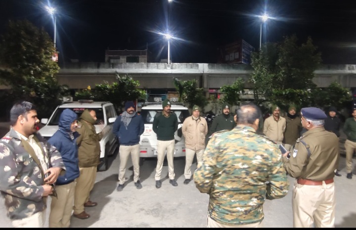 एसपी अमित कुमार के निर्देशन में रतलाम पुलिस की कांबिंग गश्त- जिलाबदर, हिस्ट्री शीटर, निगरानी गुंडा बदमाशों की चेकिंग …लंबे समय से फरार 51-स्थाई वारंट, 93-गिरफ्तारी वारंट किए तामील