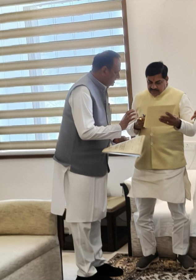 रतलाम: जावरा विधायक डॉ राजेंद्र पांडे की मुख्यमंत्री डॉ. मोहन यादव से मुलाकात, सीएम ने कहा-विकास की दौड़ में जावरा को पीछे नहीं रहने दिया जाएगा…