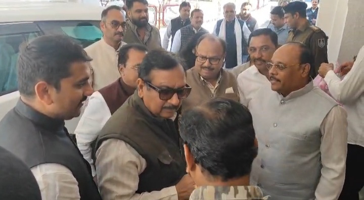 रतलाम: जिला प्रभारी मंत्री कु.विजय शाह रतलाम पहुंचे, सर्किट हाउस पर हुआ स्वागत,भाजपा कार्यालय पर कार्यकर्ताओं को किया संबोधित… विकास सलाहकार समिति की बैठक में पहुंचे