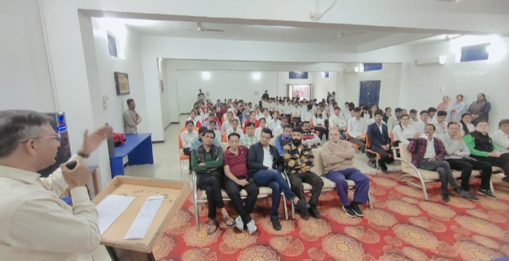 रतलाम: रॉयल कॉलेज में राष्ट्रीय उपभोक्ता दिवस पर कार्यशाला का आयोजन, विशेषज्ञों ने विद्यार्थियों को सिखाए सजग उपभोक्ता बनने के ‘प्रभावी मंत्र’
