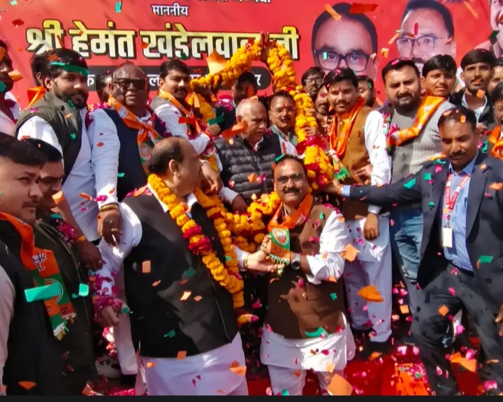 रतलाम: भाजपा प्रदेश अध्यक्ष ने पत्रकारों से चर्चा में कहा-वीबी-जी रामजी योजना गांवों की तस्वीर और तकदीर बदलने का कार्य करेगी… निगम-मंडलों में जल्द नियुक्ति के संकेत, रतलाम आगमन पर जगह-जगह हुआ स्वागत