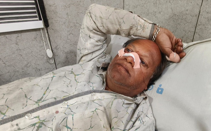 रतलाम:शहर के कस्तूरबा नगर क्षेत्र में चाइनीज मांझे से बुजुर्ग घायल, गला बचाने में चेहरे पर गंभीर जख्म, 5 टांके आए