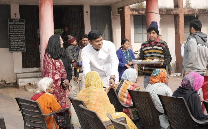 रतलाम: रेडक्रॉस ने वृद्धजनों के सम्मान के साथ मनाया गणतंत्र दिवस