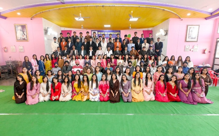 रतलाम: श्री गुरुतेग बहादुर स्कूल में हुआ फेयरवेल समारोह,सफलता के लिए मेहनत जरूरी-गुरनाम सिंह डंग