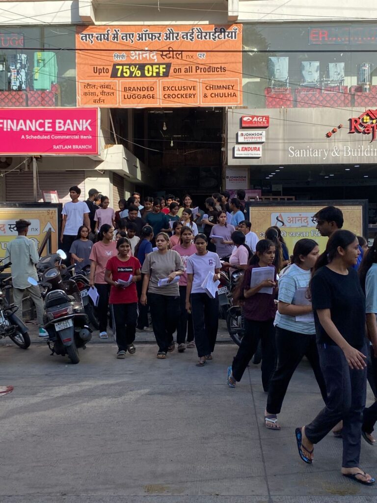 रतलाम में ‘NEET से पहले NEET’ का सफल आयोजन-550 से अधिक विद्यार्थियों ने लिया भाग…अपनी तैयारी को वास्तविक परीक्षा जैसे माहौल में परखा