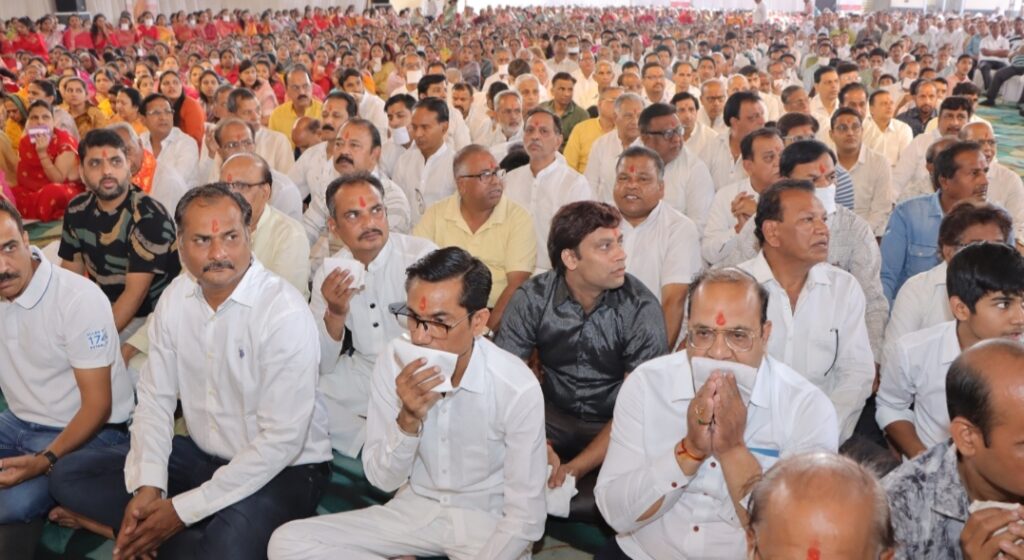 रतलाम: विश्व शांति और बंधुत्व के लिए हजारों लोगों ने एक साथ किया नवकार महामंत्र का जाप…जीतो रतलाम चैप्टर ने मनाया विश्व नवकार महामंत्र दिवस