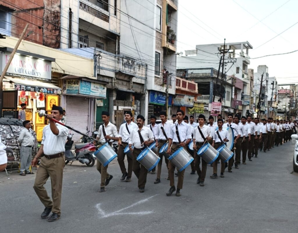 रतलाम: राष्ट्रीय स्वयंसेवक संघ द्वारा “गुणवत्ता संचलन” विषय पर एक दिवसीय विशेष वर्ग का आयोजन, चयनित कार्यकर्ताओं ने भाग लिया रतलाम: राष्ट्रीय स्वयंसेवक संघ द्वारा “गुणवत्ता संचलन” विषय पर एक दिवसीय विशेष वर्ग का आयोजन, चयनित कार्यकर्ताओं ने भाग लिया