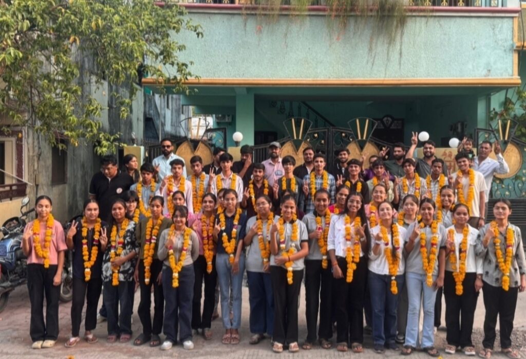 रतलाम: अभ्यास इंस्टिट्यूट के छात्रों का शानदार प्रदर्शन, 12वीं में लहराया परचम….सफल विद्यार्थियों का सम्मान किया गया