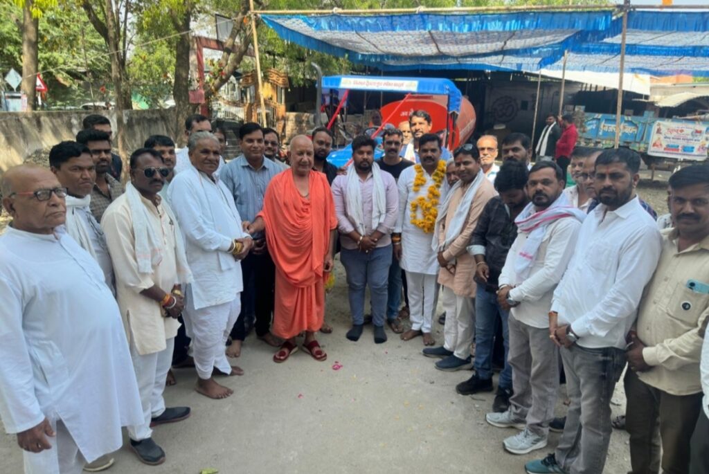 ग्रामीण विधायक मथुरालाल डामर द्वारा अपने पुत्र स्व. जगदीश डामर की 5वीं पुण्यतिथि के अवसर पर श्री नित्यानंद गौशाला आश्रम में पेयजल टैंकर और‌ ट्रैक्टर भेंट