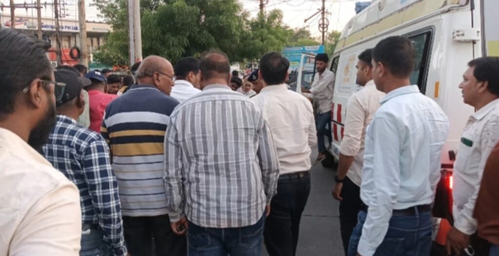 रतलाम में रफ्तार का कहर: दो अलग-अलग हादसों में वकील सहित उपसरपंच की मौत, दो बत्ती पर हुए हिट एंड रन मामले को लेकर वकीलों में आक्रोश