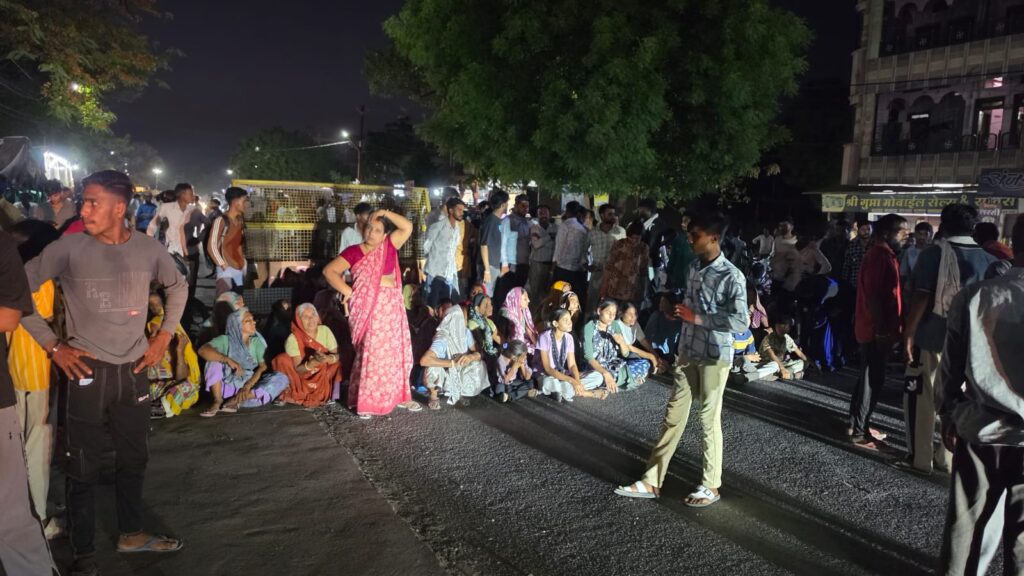 रतलाम: आलोट से लापता 22 वर्षीय युवक की हत्या, उज्जैन में मिला शव, थाने के बाहर भीड़ का हंगामा, चक्काजाम किया… परिजनों द्वारा शिनाख्तगी बाकी