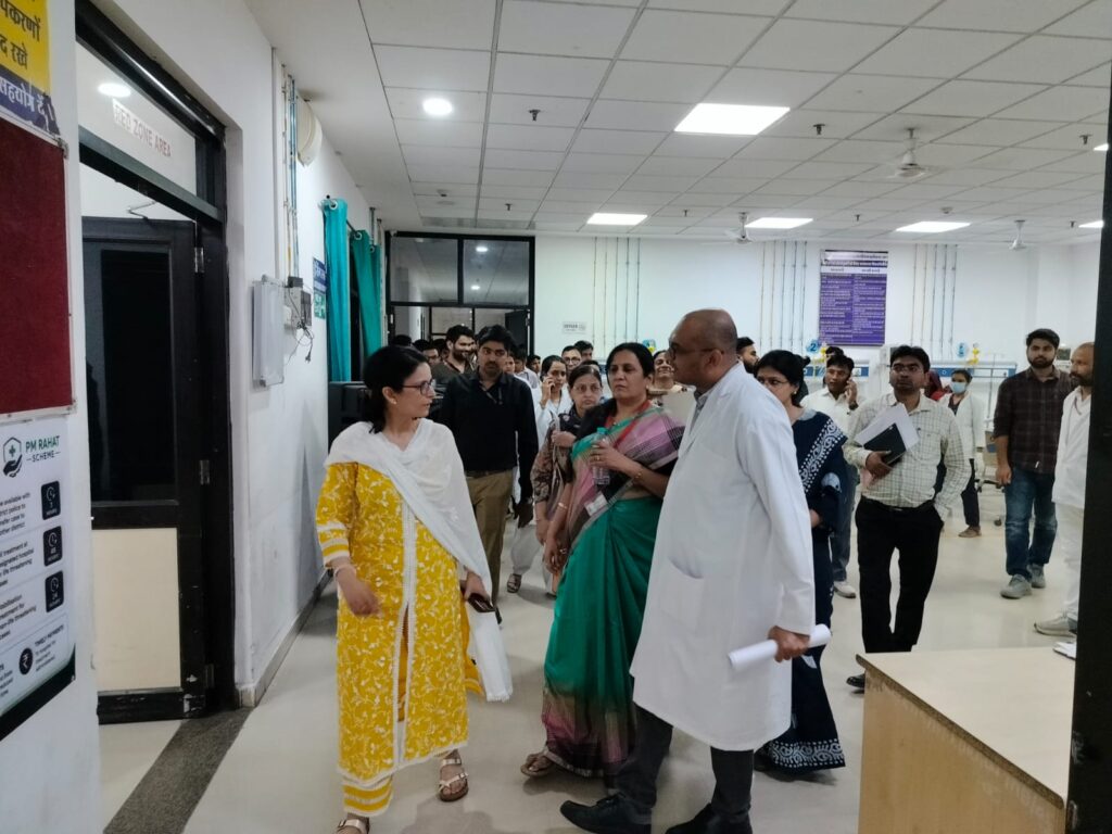 रतलाम:राष्ट्रीय स्वास्थ्य मिशन संचालक का दौरा-क्रिटिकल केयर यूनिट पर फोकस, 20 मई तक कार्य पूर्ण कर सेवाएं शुरू करने के निर्देश