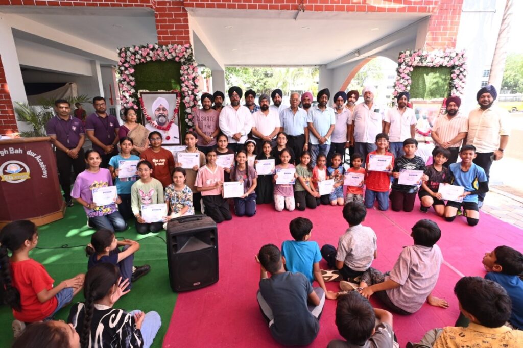 रतलाम:श्री गुरु तेग बहादुर एकेडमी पर 14 दिवसीय समर कैंप का हुआ समापन… विद्यार्थियों से मोबाइल के अत्यधिक उपयोग से बचने का आव्हान रतलाम:श्री गुरु तेग बहादुर एकेडमी पर 14 दिवसीय समर कैंप का हुआ समापन… विद्यार्थियों से मोबाइल के अत्यधिक उपयोग से बचने का आव्हान