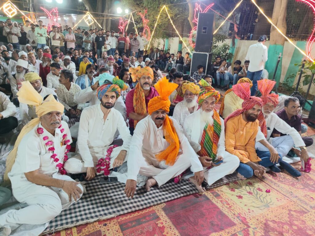 422वें उर्स में सूफियाना रंग : ‘यह चमक-यह दमक सरकार तुम्हीं से है…’ पर झूम उठे उपस्थितजन…ख्वाजा खुदा सैयद दादाजी (शहीद) की दरगाह पर दो दिवसीय आयोजन, कव्वाली महफिल में देर रात तक बंधा समा 422वें उर्स में सूफियाना रंग : ‘यह चमक-यह दमक सरकार तुम्हीं से है…’ पर झूम उठे उपस्थितजन…ख्वाजा खुदा सैयद दादाजी (शहीद) की दरगाह पर दो दिवसीय आयोजन, कव्वाली महफिल में देर रात तक बंधा समा