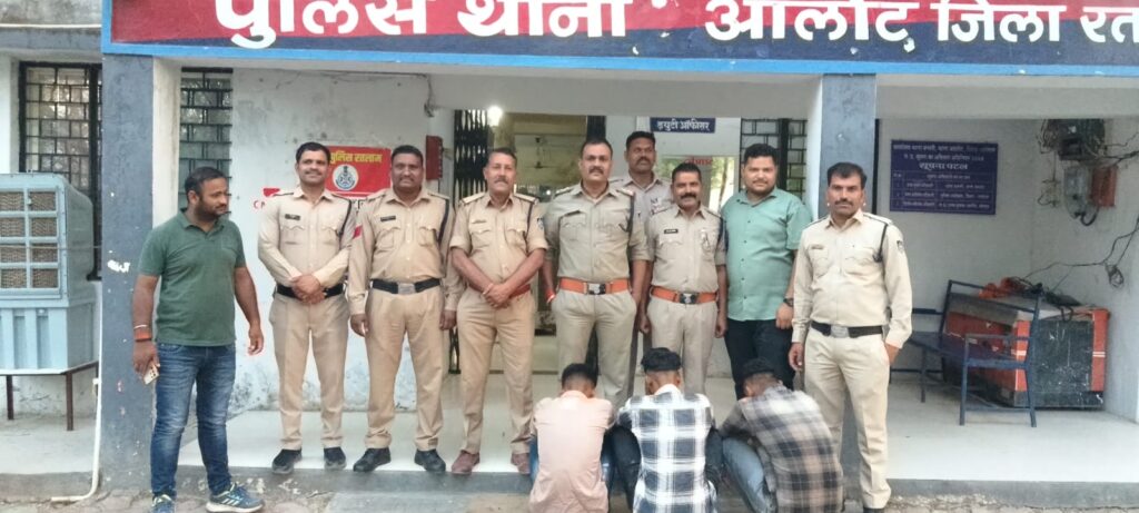 रतलाम : मेले में मामूली विवाद बना हत्या की वजह, 36 घंटे में कृष्णपाल हत्याकांड का खुलासा…आलोट पुलिस ने 3 आरोपियों सहित 2 विधि विरुद्ध बालकों को पकड़ा, जहरीला पदार्थ पिलाकर हत्या करने का आरोप रतलाम : मेले में मामूली विवाद बना हत्या की वजह, 36 घंटे में कृष्णपाल हत्याकांड का खुलासा…आलोट पुलिस ने 3 आरोपियों सहित 2 विधि विरुद्ध बालकों को पकड़ा, जहरीला पदार्थ पिलाकर हत्या करने का आरोप
