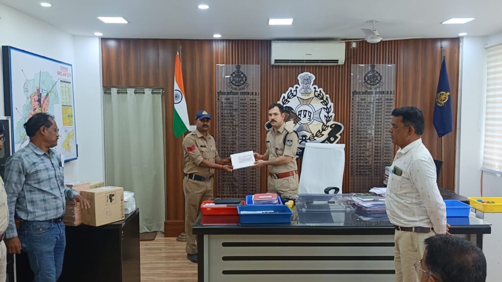 रतलाम: हाई-टेक पुलिसिंग की ओर रतलाम पुलिस का बड़ा कदम, 320 अनुसंधानकर्ताओं को मिलेंगे ‘ई-विवेचना’ टैबलेट