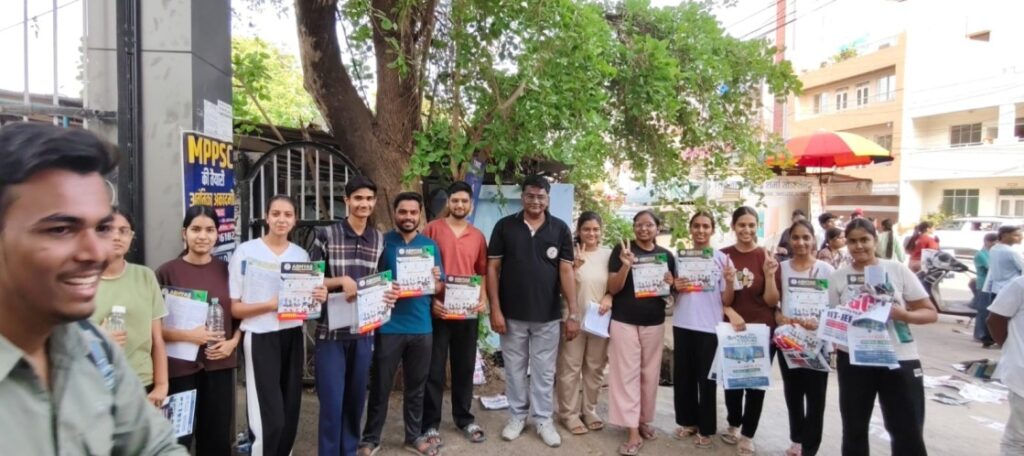 NEET-UG 2026:रतलाम रेंज में 5500 से अधिक विद्यार्थियों ने दी परीक्षा-अभ्यास कैरियर इंस्टिट्यूट के डायरेक्टर डॉ. राकेश कुमावत ने बताया -परीक्षा के बाद क्या करें?
