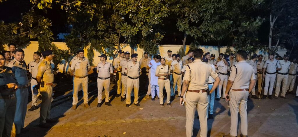 रतलाम: ऑपरेशन क्लीन‌ में रतलाम पुलिस का  एक्शन, एक रात में 182 वारंटी गिरफ्तार…कांबिंग गश्त में 79 स्थाई और 103 गिरफ्तारी वारंट तामील, मई माह में 1402 वारंटों पर हुई कार्रवाई