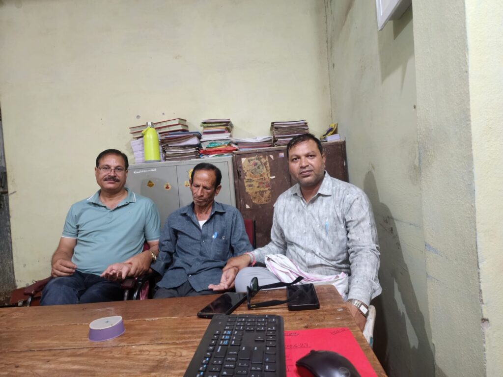 केसीसी लोन रिन्यू करने के नाम पर 20 हजार की रिश्वत लेते दो सहकारी संस्था कर्मचारी लोकायुक्त के हत्थे चढ़े…इंदौर लोकायुक्त की कार्रवाई