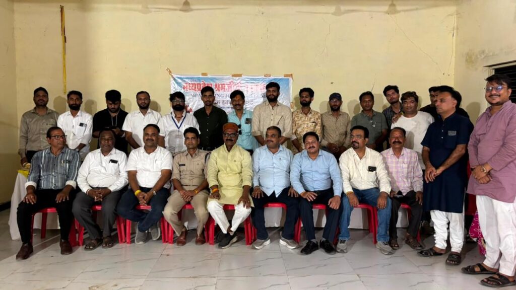 रतलाम: आलोट में श्रमजीवी पत्रकार संघ सम्मेलन… तहसीलदार पंकज पवैया ने कहा-समाज के नव निर्माण में मीडिया की भूमिका महत्वपूर्ण