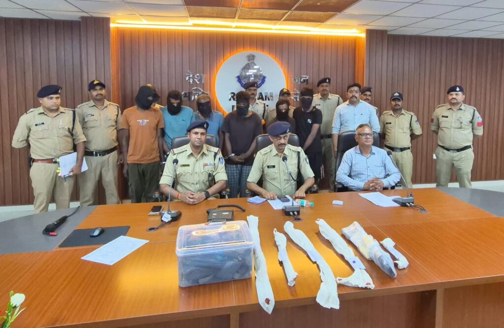 रतलाम सर्राफा बाजार में डकैती की साजिश नाकाम, अंतरराज्यीय गिरोह के 6 बदमाश हथियारों सहित गिरफ्तार…चांदनी चौक के ज्वेलर्स को निशाना बनाने की थी तैयारी, रेकी करने वाला एक आरोपी फरार