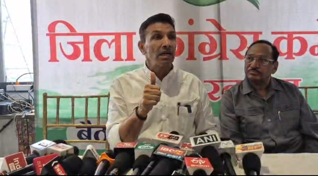 सीएम की टिप्पणी पर जीतू पटवारी ने दिया धन्यवाद, कहा-“उनकी गालियां हमारे लिए फूल हैं”….नामली में कांग्रेस प्रशिक्षण वर्ग के बाद प्रदेश कांग्रेस अध्यक्ष ने पत्रकारों से चर्चा में भाजपा पर साधा निशाना
