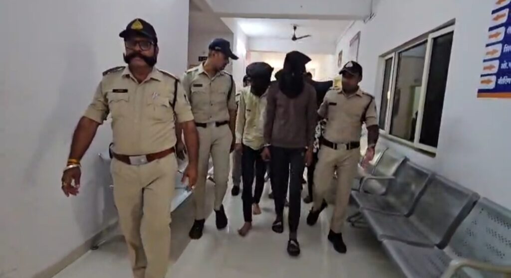 रतलाम: औद्योगिक क्षेत्र पुलिस द्वारा दो अवैध पिस्टल, 6 कारतूस और दो वाहन सहित 6 आरोपी गिरफ्तार…रात्रिकालीन वाहन चेकिंग के दौरान मिली सफलता