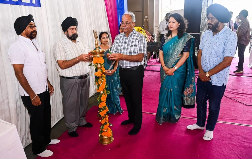 रतलाम: श्री गुरु तेग बहादुर एकेडमी में छात्र परिषद का पदग्रहण समारोह संपन्न, नव निर्वाचित पदाधिकारियों ने ली शपथ रतलाम: श्री गुरु तेग बहादुर एकेडमी में छात्र परिषद का पदग्रहण समारोह संपन्न, नव निर्वाचित पदाधिकारियों ने ली शपथ