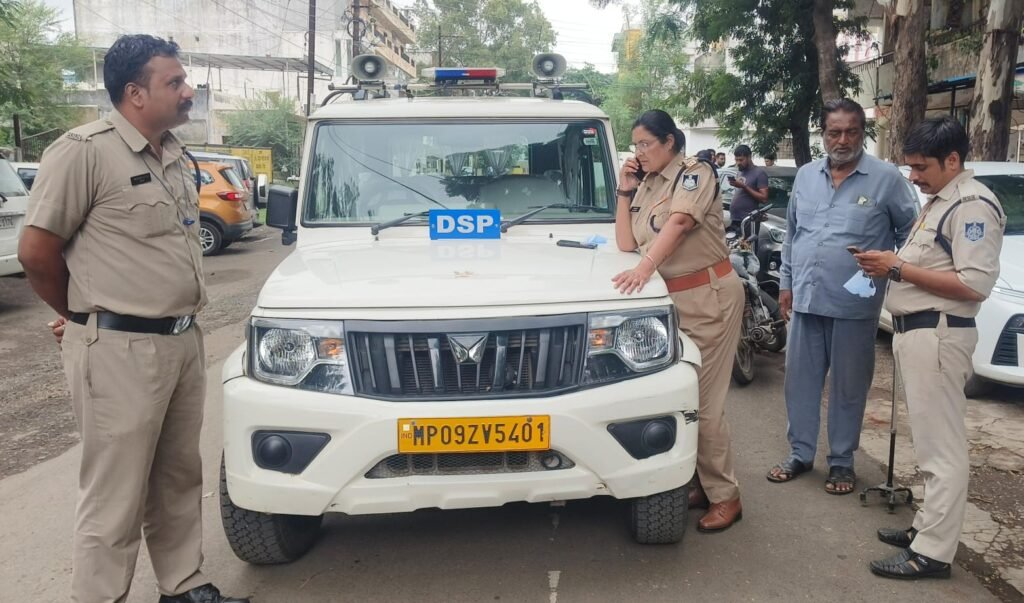 रतलाम: बंद कमरे में फंदे पर मिला युवक का शव,बदबू आने पर हुआ खुलासा,पुलिस जांच में जुटी…ढाई माह पहले ही हुई थी शादी, 10 दिन बाद ही मायके चली गई थी पत्नी