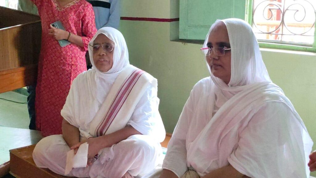 रतलाम: जीवन में सफलता हांसिल करने के लिए एक गुरु ज़रूर होना चाहिए-साध्वी नवपूर्वरसाश्रीजी,जैन धर्मशाला में मनाया गुरुपूर्णिमा महोत्सव रतलाम: जीवन में सफलता हांसिल करने के लिए एक गुरु ज़रूर होना चाहिए-साध्वी नवपूर्वरसाश्रीजी,जैन धर्मशाला में मनाया गुरुपूर्णिमा महोत्सव