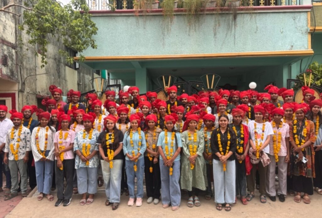 Re-NEET-2026: अभ्यास करियर इंस्टीट्यूट का शानदार प्रदर्शन, विजय जुलूस निकालकर मनाया चयन का जश्न