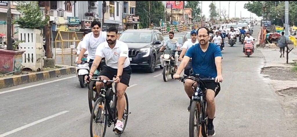 रतलाम: एसवायएस ग्रुप द्वारा साइक्लोथॉन रैली का आयोजन, नशा मुक्ति, पर्यावरण संरक्षण और स्वास्थ्य का दिया संदेश रतलाम: एसवायएस ग्रुप द्वारा साइक्लोथॉन रैली का आयोजन, नशा मुक्ति, पर्यावरण संरक्षण और स्वास्थ्य का दिया संदेश