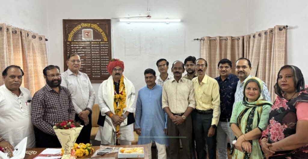 रतलाम: आरडीए उपाध्यक्ष प्रवीण सोनी ने जन्मदिन पर पौधारोपण कर दिया पर्यावरण संरक्षण का संदेश