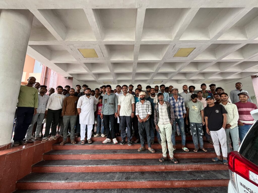 कीचड़ में तब्दील हुआ रास्ता, ग्रामीणों की राह हुई मुश्किल,जिला युवक कांग्रेस अध्यक्ष मयंक जाट के नेतृत्व में कलेक्टर को पत्र लिखकर पक्के मार्ग की गुहार