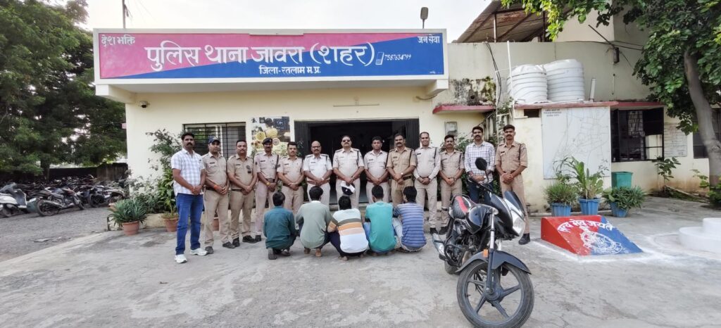 रतलाम: जावरा शहर पुलिस की बड़ी कार्रवाई: 28.46 ग्राम एमडी ड्रग्स के साथ 5 आरोपी गिरफ्तार…2.80 लाख की एमडी ड्रग्स और बिना नंबर की बाइक जब्त, कुल 3.60 लाख रुपए का मशरूका बरामद