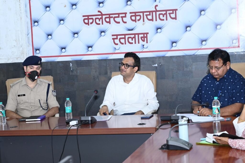 रतलाम:कलेक्टर ने बैठक में पूछा-“क्या किसी ने इन विभागों की कार्रवाई देखी, सुनी या पढ़ी है?”आबकारी विभाग और ड्रग विभाग की कार्यप्रणाली पर कलेक्टर ने जताया कड़ा असंतोष… कहा-अगली बैठक में कार्रवाई का पूरा हिसाब लेकर आएं