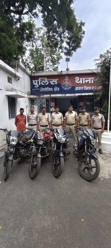 रतलाम : जावरा आईए पुलिस की बड़ी सफलता, खाई में झाड़ियों के बीच छिपाई गईं चोरी की 4 बाइक बरामद…आरोपियों की तलाश जारी