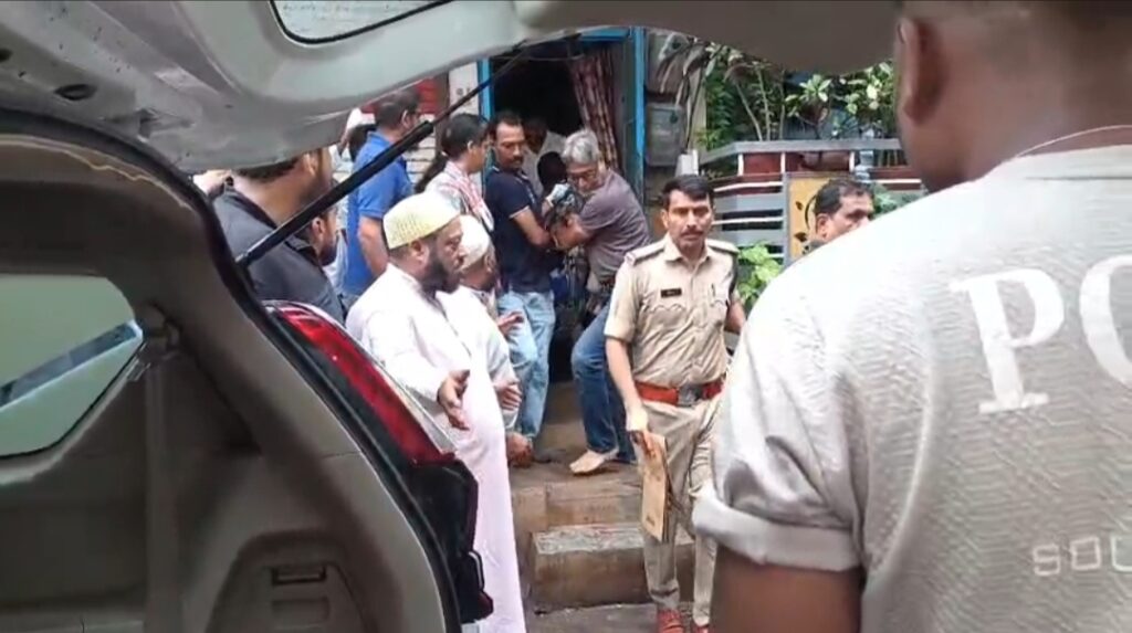 रतलाम: दिल दहलाने वाली घटना- पत्नी की गला रेतकर की हत्या, पति पर आरोप,आरोपी हिरासत में,हत्या की वजह जानने में जुटी पुलिस रतलाम: दिल दहलाने वाली घटना- पत्नी की गला रेतकर की हत्या, पति पर आरोप,आरोपी हिरासत में,हत्या की वजह जानने में जुटी पुलिस