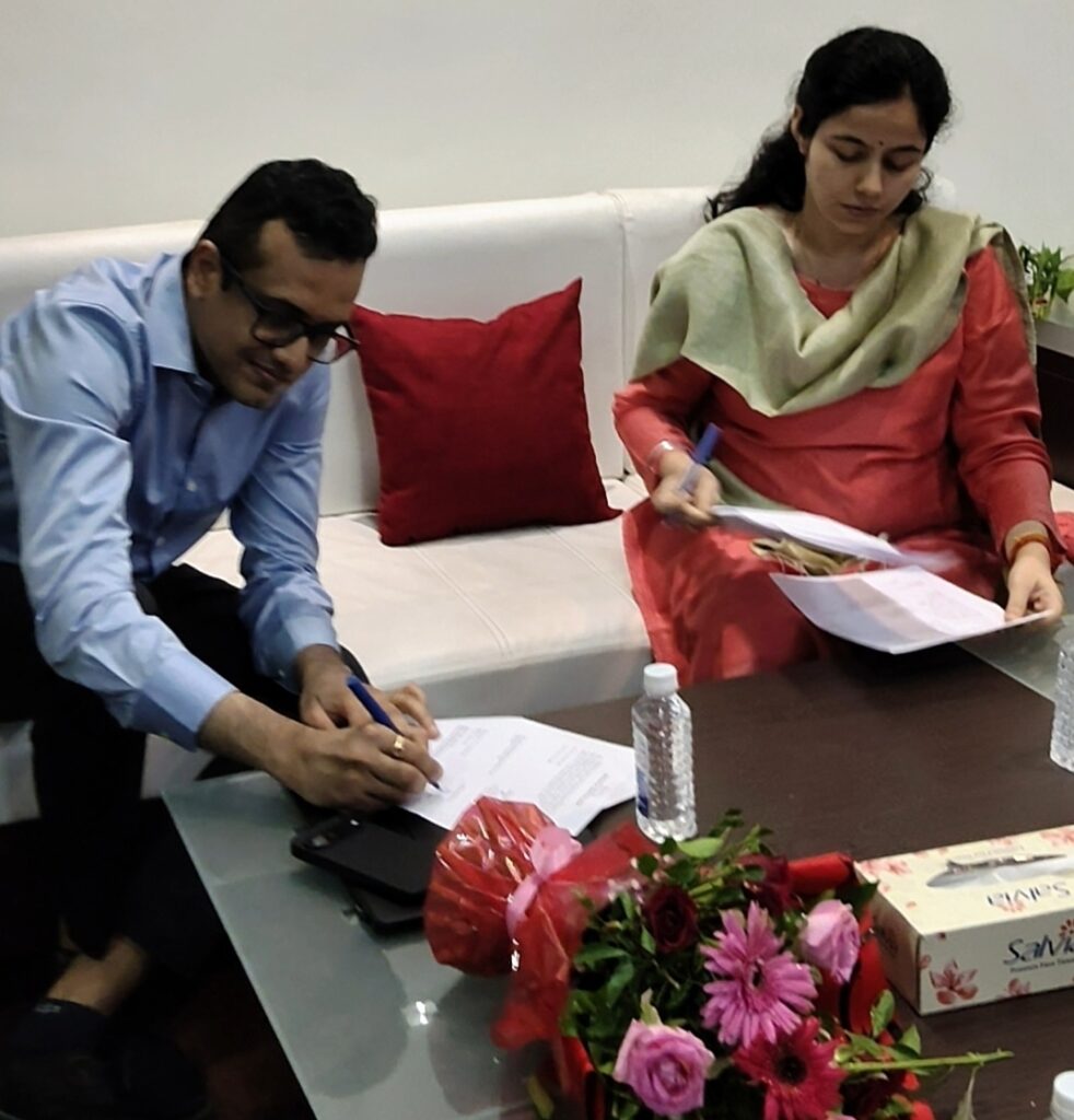 रतलाम: पेपरलेस होगा कलेक्टोरेट का कामकाज, नवागत कलेक्टर अजय कटेसरिया ने पद संभालते ही ई-ऑफिस लागू करने के आदेश जारी किए.. पत्रकारों से चर्चा में दी जानकारी रतलाम: पेपरलेस होगा कलेक्टोरेट का कामकाज, नवागत कलेक्टर अजय कटेसरिया ने पद संभालते ही ई-ऑफिस लागू करने के आदेश जारी किए.. पत्रकारों से चर्चा में दी जानकारी