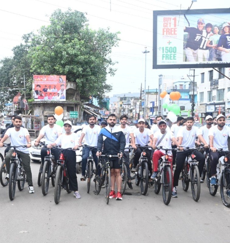 रतलाम में एसव्हाएस ग्रुप द्वारा साइक्लोथॉन का अनूठा आयोजन -14 किमी साइकिल राइड के बाद ध्यान की राह पर बढ़े कदम, युवाओं ने जाना ‘स्वयं को’ रतलाम में एसव्हाएस ग्रुप द्वारा साइक्लोथॉन का अनूठा आयोजन -14 किमी साइकिल राइड के बाद ध्यान की राह पर बढ़े कदम, युवाओं ने जाना ‘स्वयं को’
