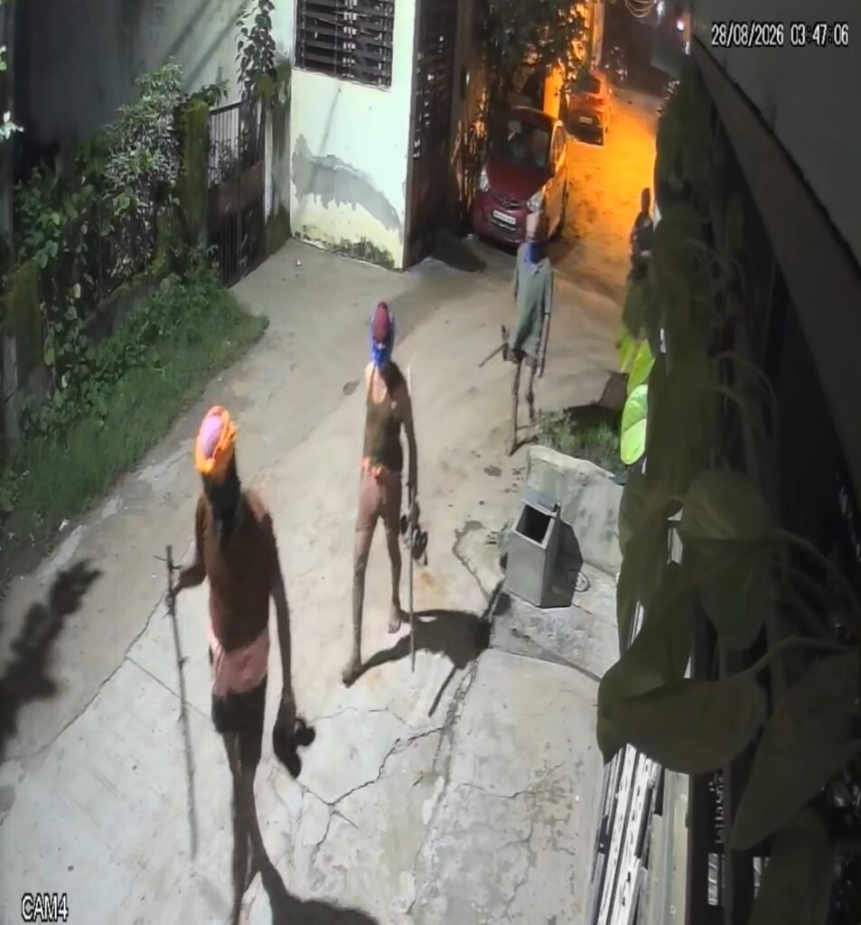 रतलाम में फिर चड्डी-बनियान गैंग का आतंक, 25 मिनट में सूना मकान खंगाला, नकदी-जेवर ले उड़े, पास के घर में भी चोरी,मैगी बनाकर भी खाई…सीसीटीवी में चड्डी-बनियान पहने चार संदिग्ध कैद