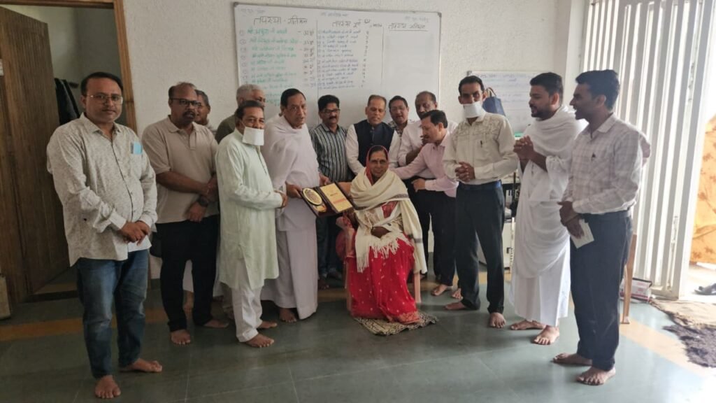 रतलाम : 44 दिवसीय सिद्धि तप पर तपस्वी मधुबाला मांडोत का हुआ बहुमान, साध्वी श्री अनुपमशीलाजी म.सा. के सानिध्य में पूर्ण हुई कठोर तपस्या, तप की बोली लगाकर किया अभिनंदन रतलाम : 44 दिवसीय सिद्धि तप पर तपस्वी मधुबाला मांडोत का हुआ बहुमान, साध्वी श्री अनुपमशीलाजी म.सा. के सानिध्य में पूर्ण हुई कठोर तपस्या, तप की बोली लगाकर किया अभिनंदन